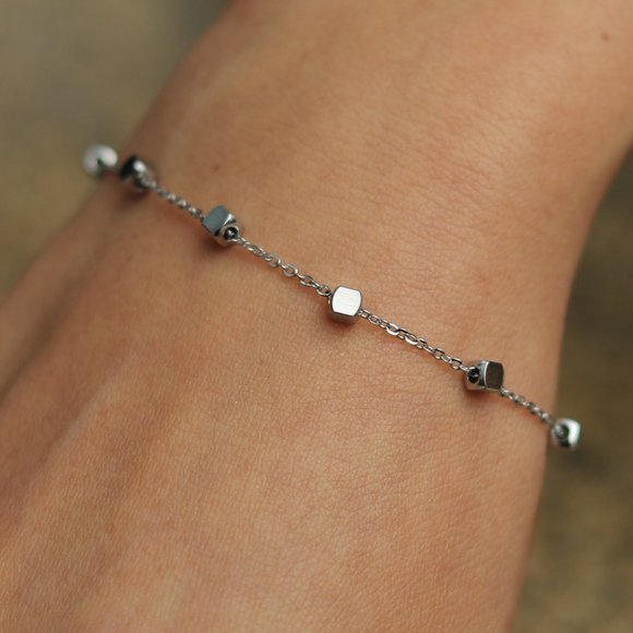 DARBY Square Bead Bracelet - Picture 6 of 7